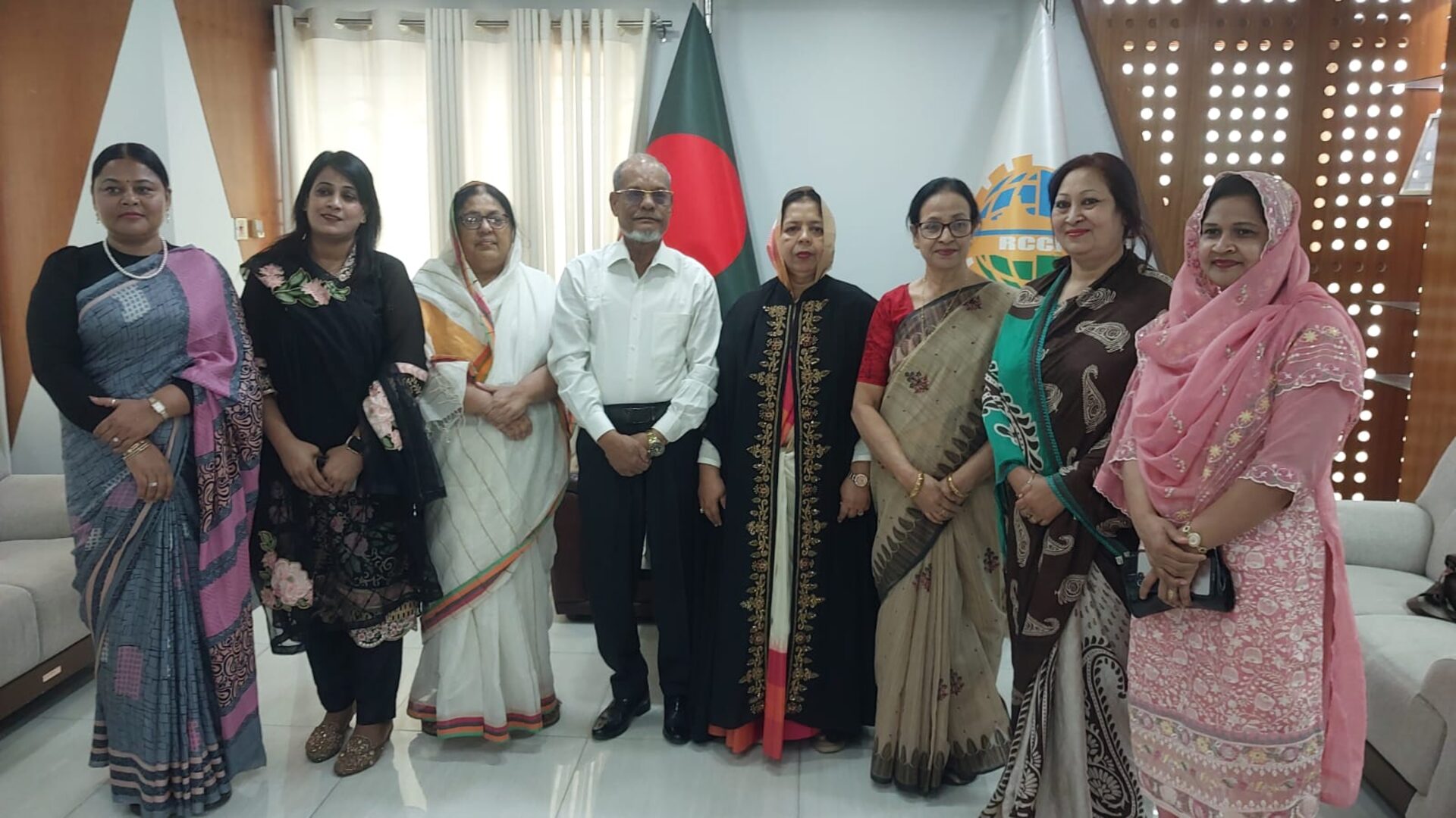 Women Chamber of Commerce crest presentation to RCCI Directors